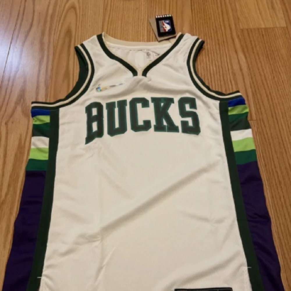 NWT Nike Milwaukee Bucks Blank City Edition Swingman Jersey - White